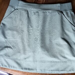 32 Degrees Teal Skort (M)